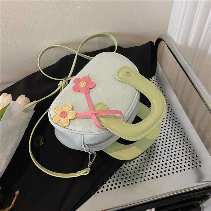 This year's popular niche design bag 2025 new women's bag versatile oblique span bag portable shell bag