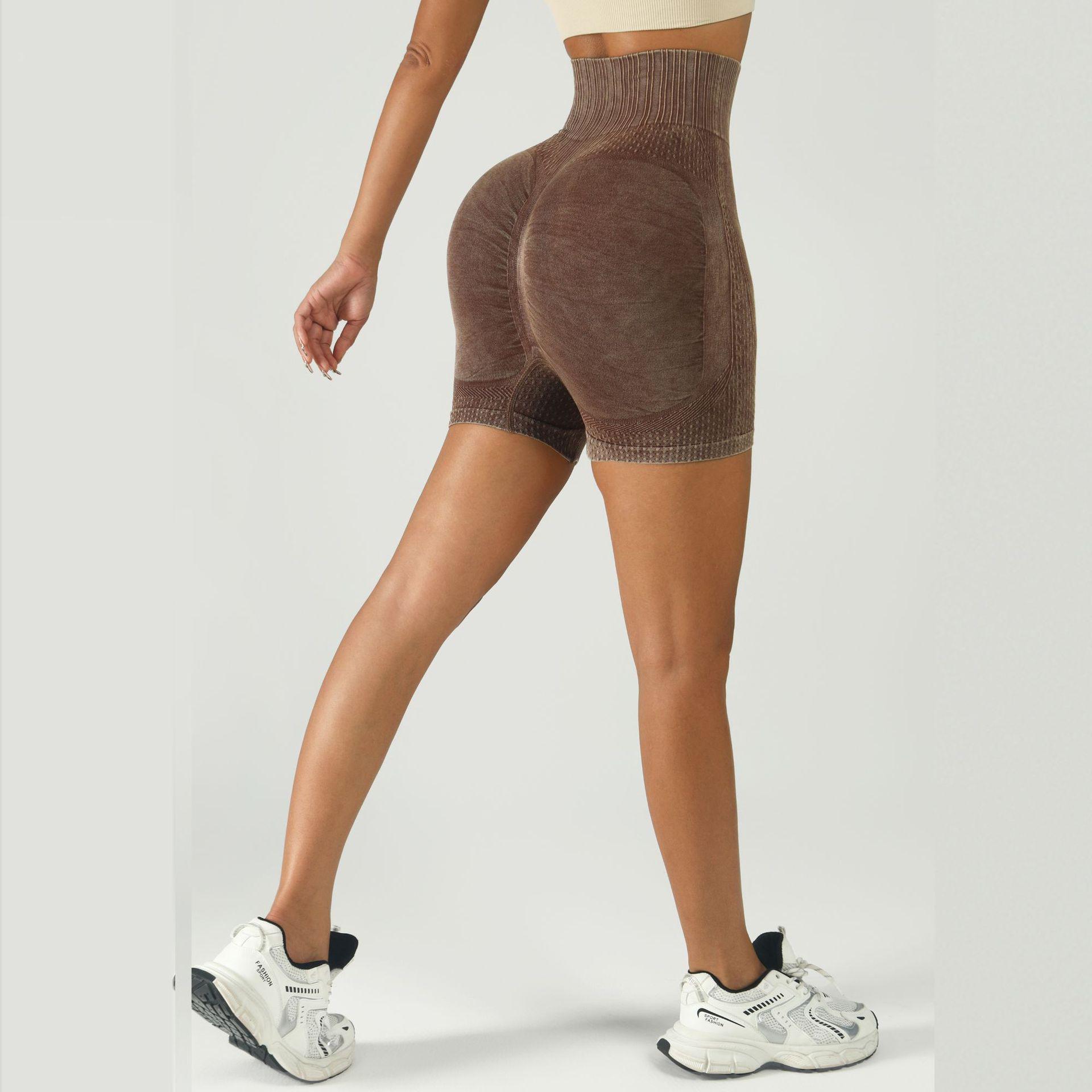 Женские бесшовные матовые йога-шорты Peach-Lift - Быстросохнущие, стройнящие, эластичные, длиной три четверти Large кофейный