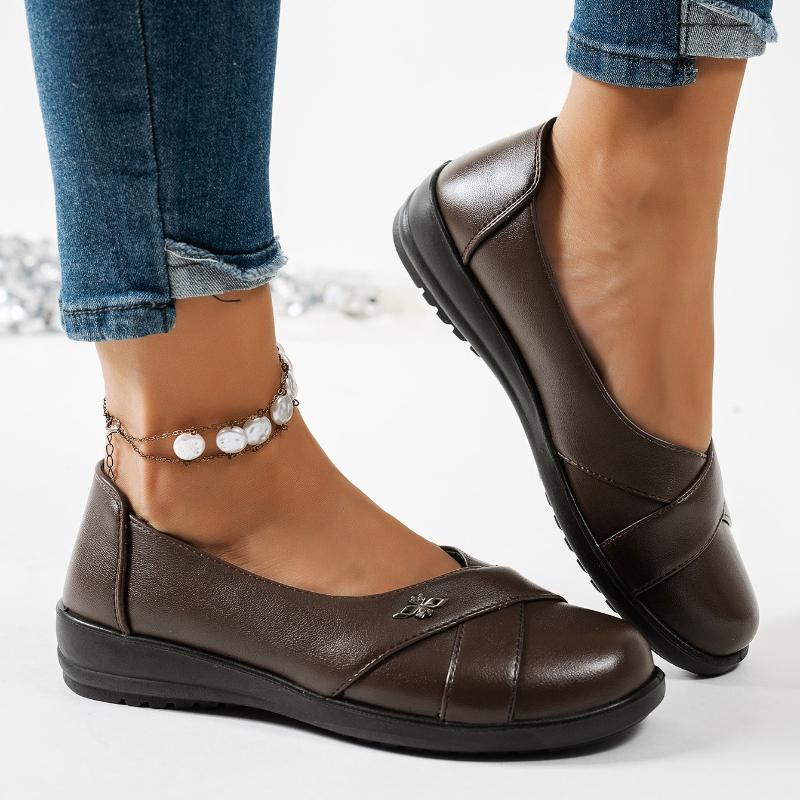 New Large-size Metal-studded Leather Shoes, Women's Chic Low-heeled Loafers