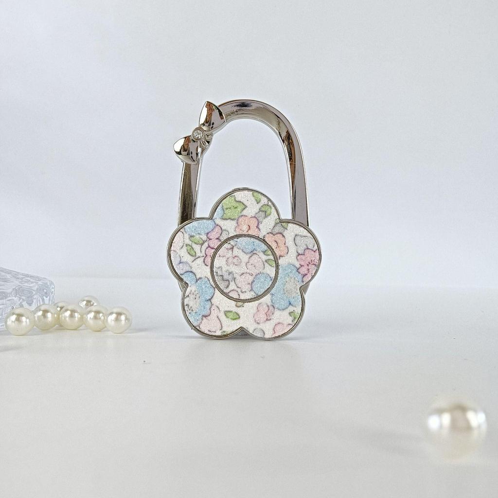 Hot Selling Foldable Sunflower Hanging Bag Hook, Small and No-Adhesive