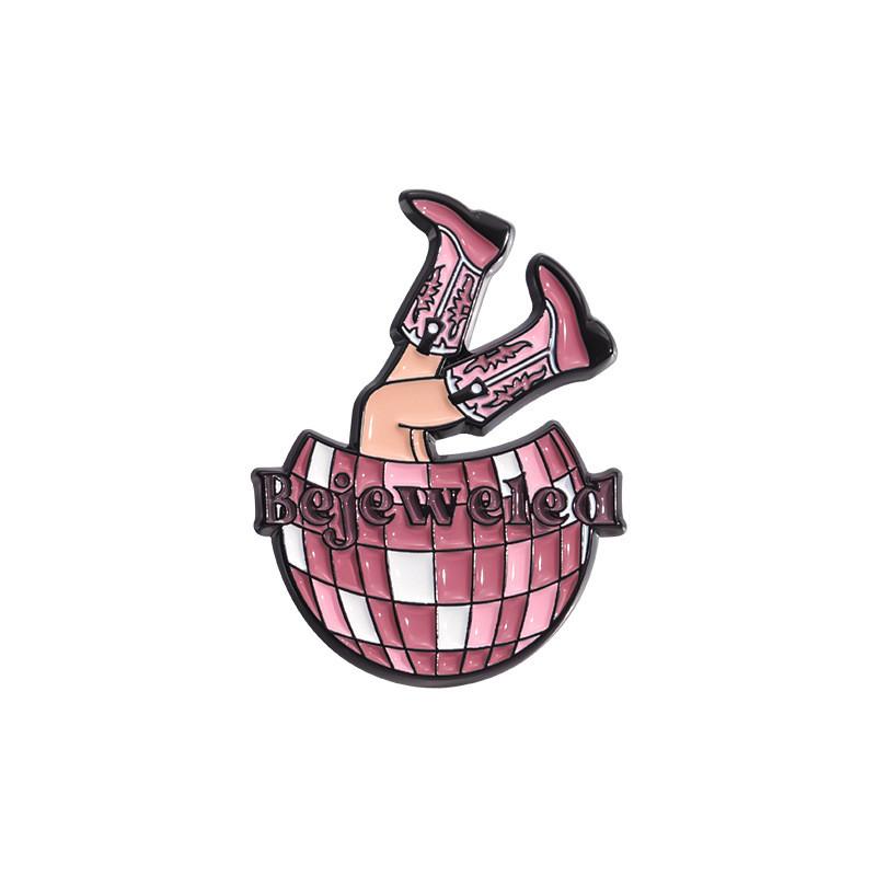 

Музыкальный значок-брошь в стиле Тейлор Свифт. Потрясающий дизайн с блестками в виде сапога. Для фанатов.