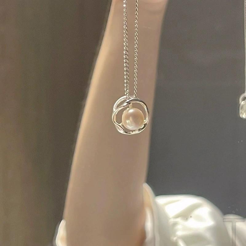 

Lucky Park Light Luxury Niche Design High Sense White Snow Mountain Rose Ожерелье Женское Год