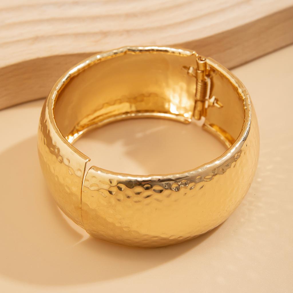 Design Sense Metal Snake Stripe Wide Bracelet Fashion Niche Texture Sense Round Ring Open Bracelet Women