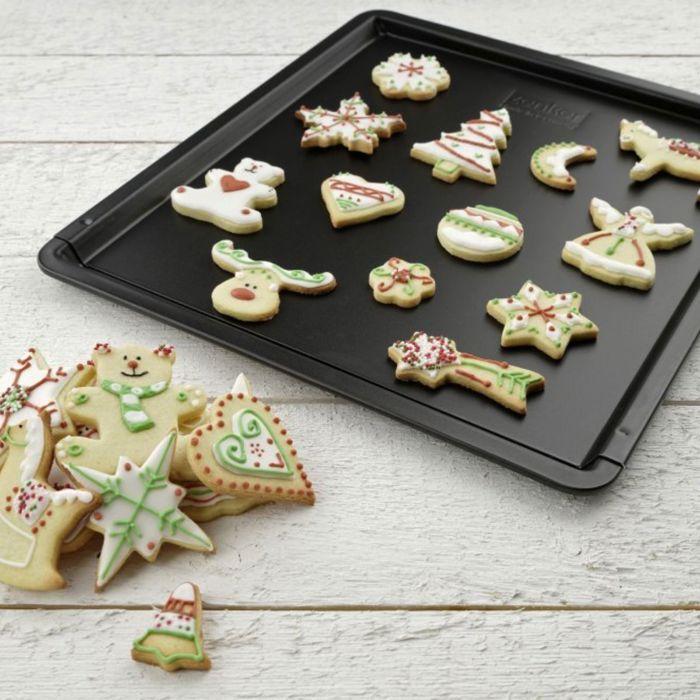 Ensemble avec plaque à pâtisserie extensible et 10 emporte-pièces - ZENKER