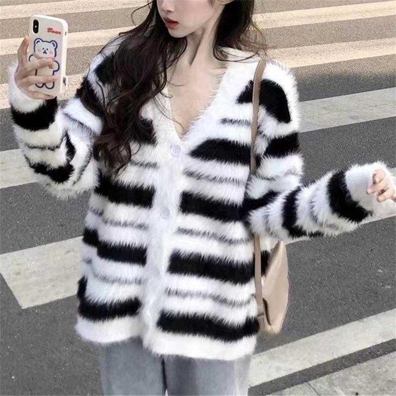 Autumn and Winter Casual Black and White Striped Sweater Loose Lazy and Thin Cardigan Knitted Cardigan Top