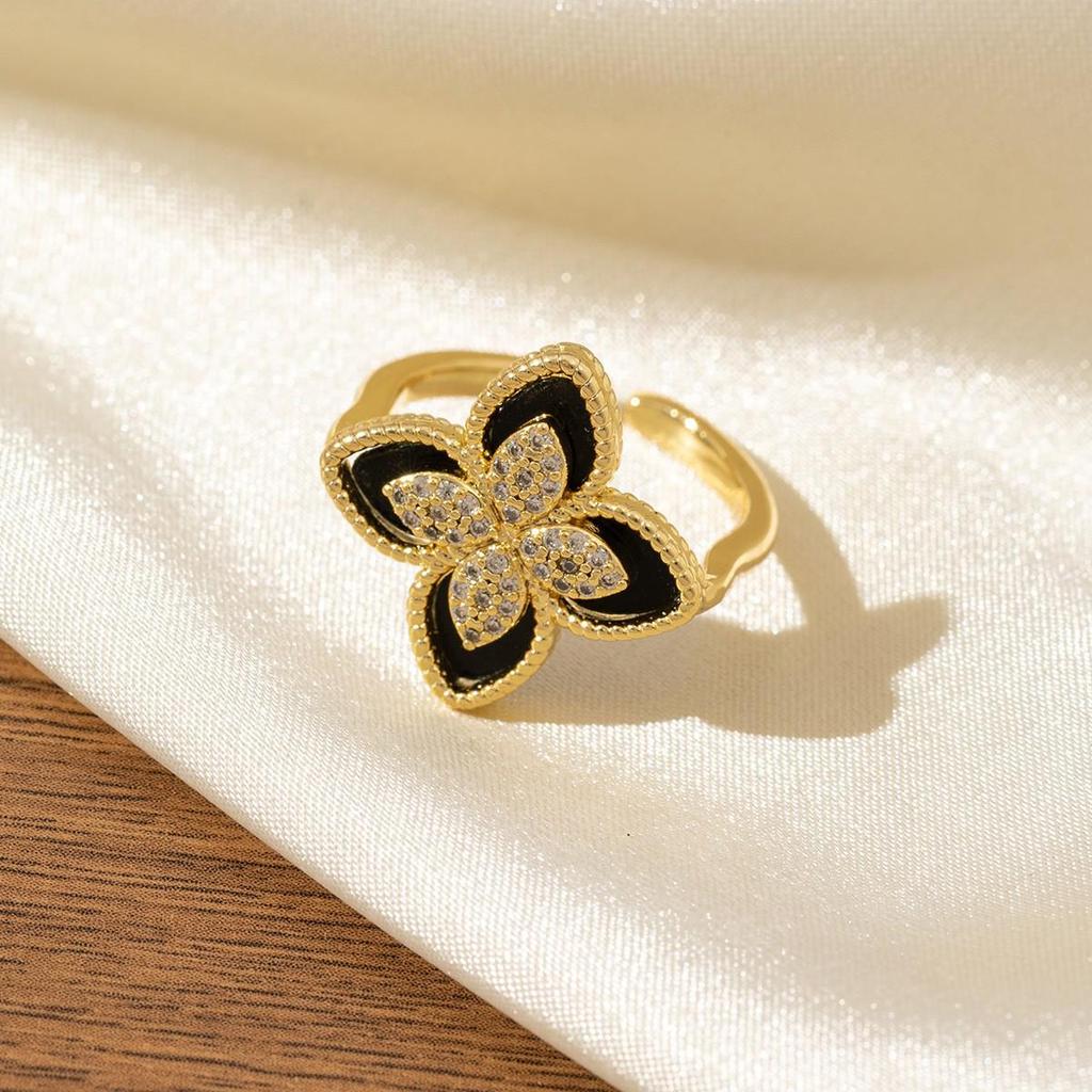 Hollow Rhombus Two-Tone Diamond-Studded Four-Leaf Clover Zirconia Ring for Women