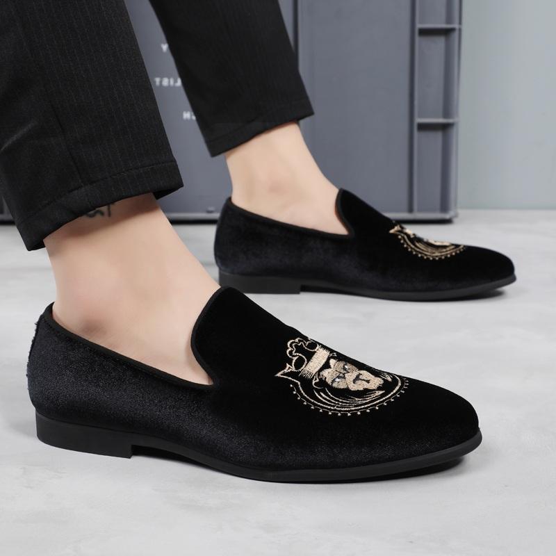 New Velvet Embroidery Patent Leather Casual Shoes For Men Slip On Loafers Moccasins Party Wedding Prom Flats Zapatillas Hombre