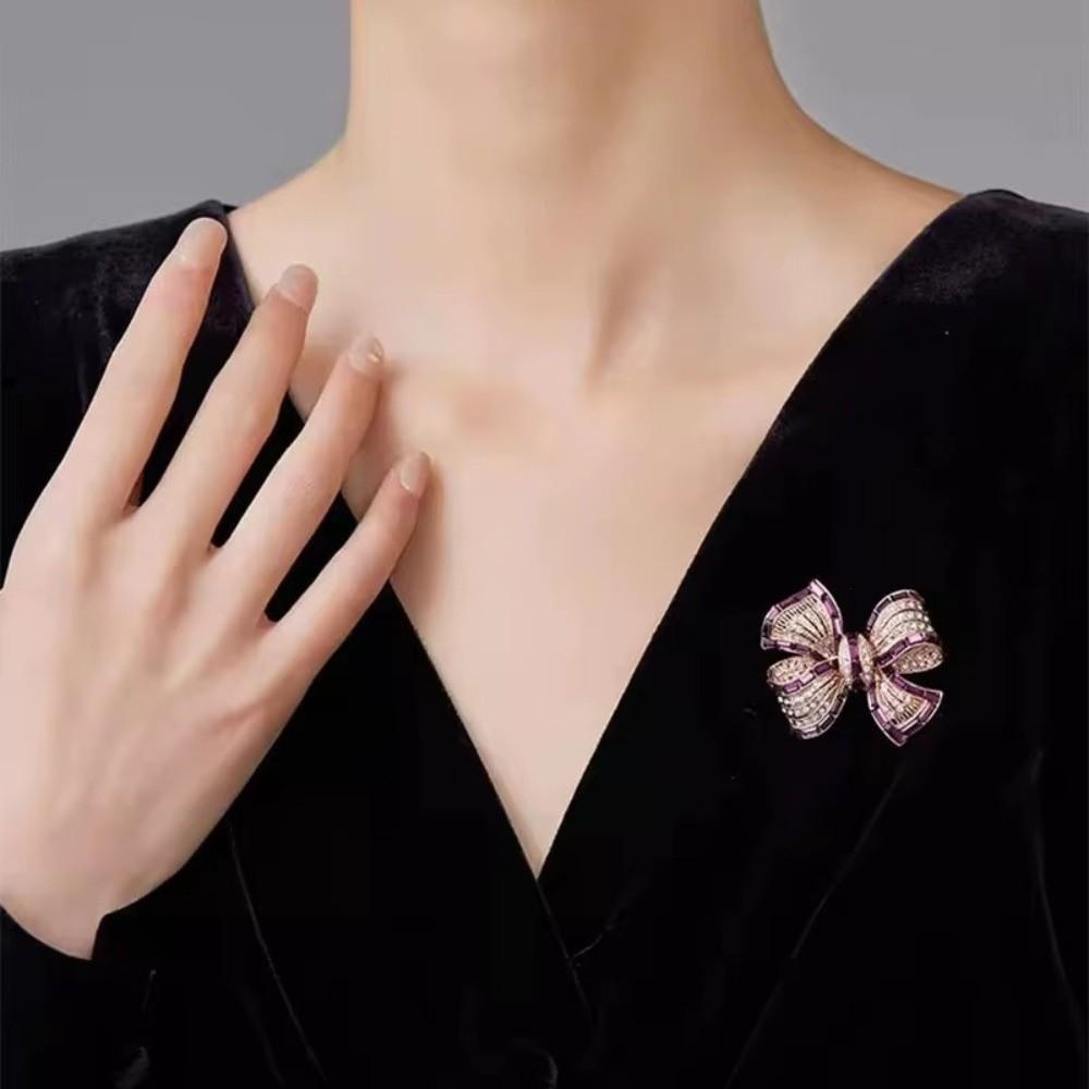 New Luxury Rhinestone Chic Bowknot Brooch Badge Jewelry Accessories Bow Brooches Pins Party Gifts Lapel Pin for Men Women
