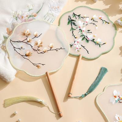 Velkoobchodní poloprůhledný vějíř s dlouhou rukojetí, střapcový taneční vějíř, dámský kostým Hanfu Cheongsam, výšivka, malý kulatý vějíř