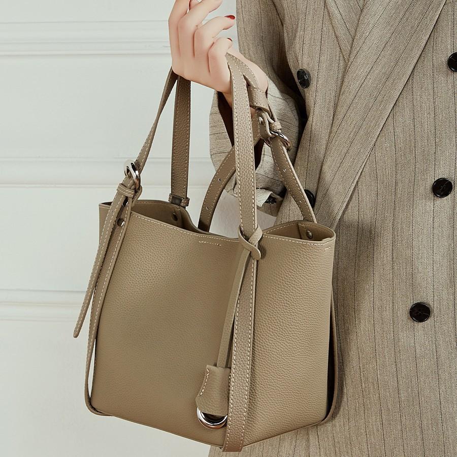 Design Tc Cowhide Large Capacity Genuine Leather Fashion Handbag Deformable Commuter Vegetable Basket Bag Bucket Women'S Bag