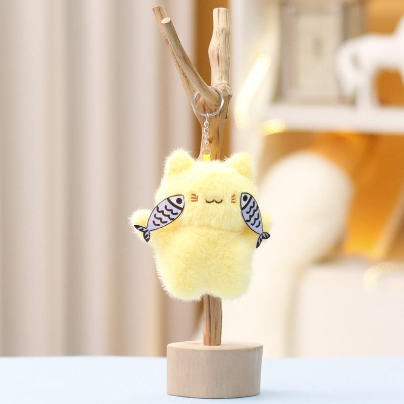 

Plush Shy Cat Holding Fish Toy Pendant With Soft Short Pile For Kids And Collectors жовтий