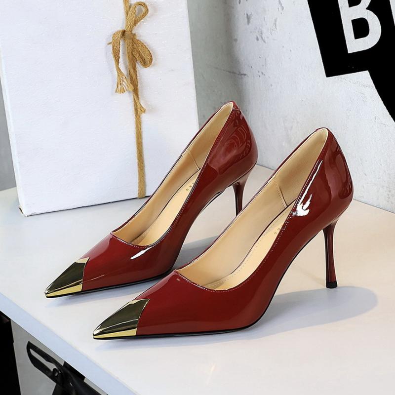 

Мода Мода Банкет Высокие каблуки Тонкие каблуки Мелкий вырез Лакированная кожа Металлический острый носок На среднем каблуке Одинарная обувь Женская обувь Элегантная 35