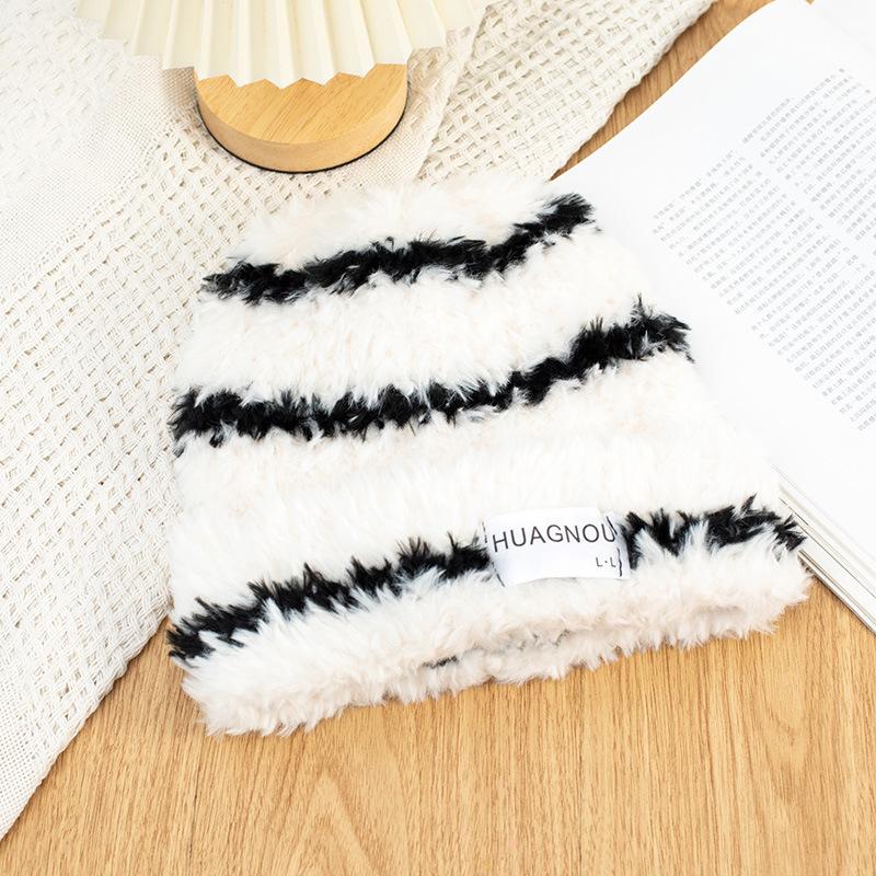 New autumn and winter thickened warm hat wool hat big head circumference pattern outdoor plush hat women