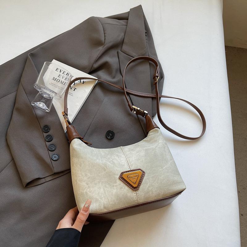 Retro Trendy High-end Hand Carry Small Square Bag 2025 Winter New Fashion Casual Shoulder Bag Niche Messenger Bag