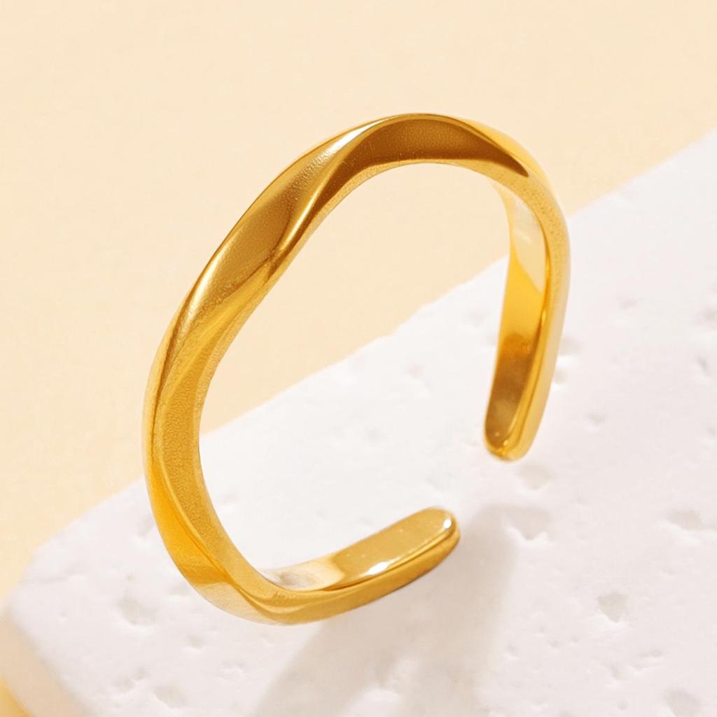 Minimalist Mobius Strip Stainless Steel Ring for Women