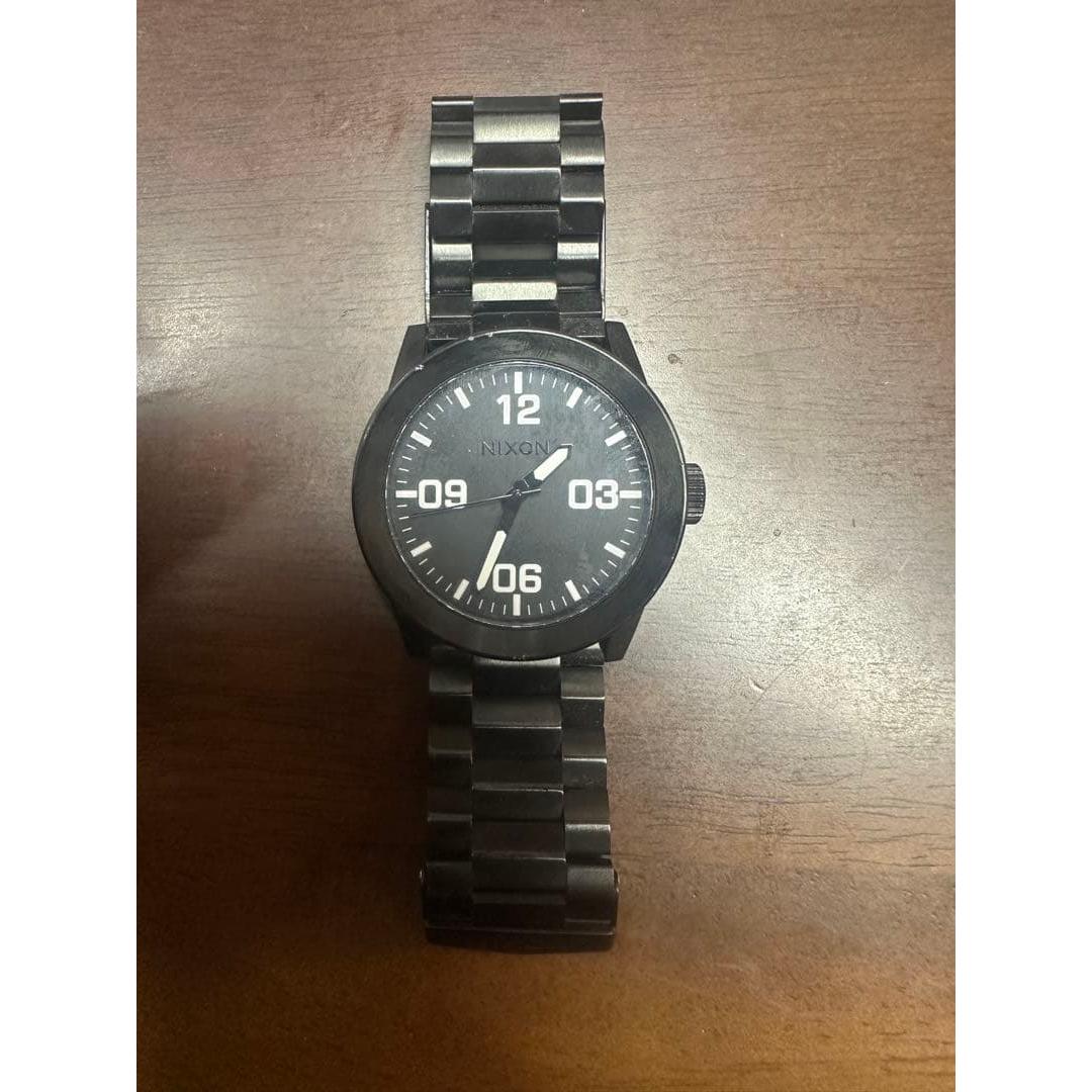 Used NIXON analog quartz watch black