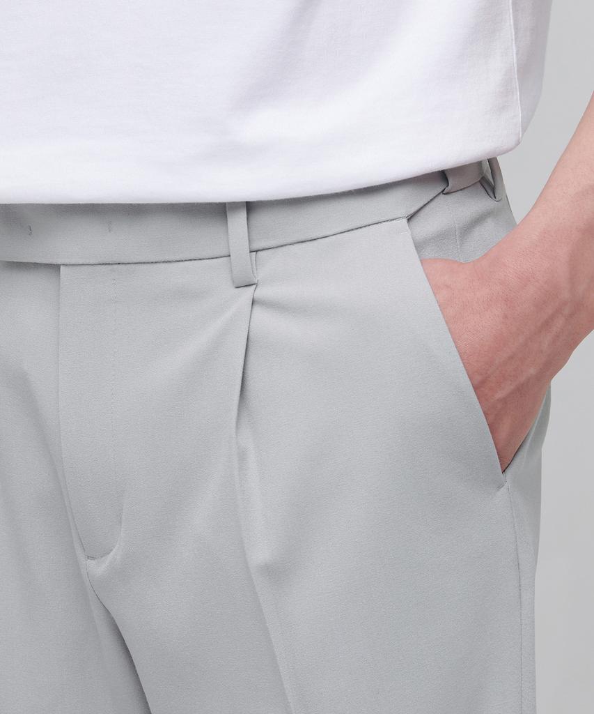 Musinsa Standard Lightweight Hidden Banding Half Slacks [Light Gray]