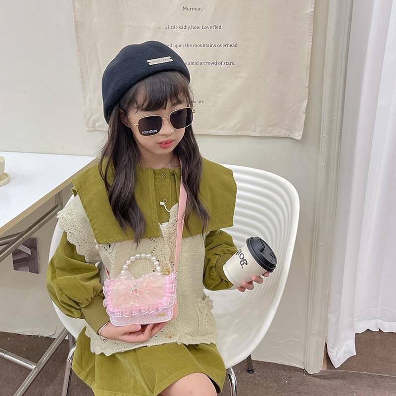 Stylish And Cute Girls Handbag Fashionable Children's Crossbody Bag With Bow Design