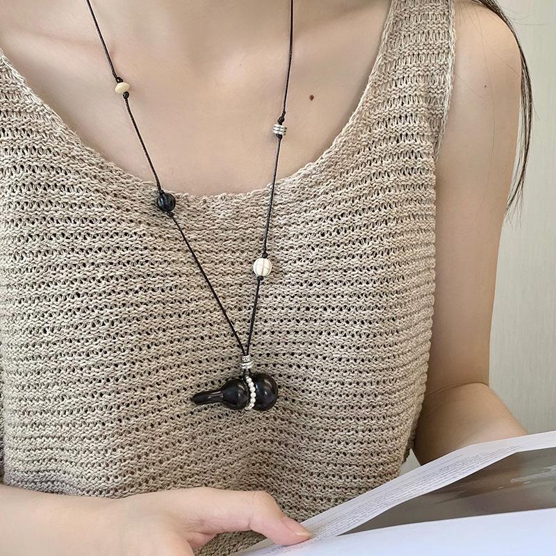 Elegant Retro Waxed Cord Wood & Pearl Necklace for Women - Versatile Fashion Jewelry