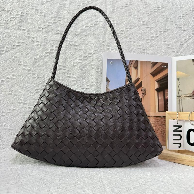 New handwoven bag, high-end Internet celebrity explosion female French vegetable basket handbag shoulder bag