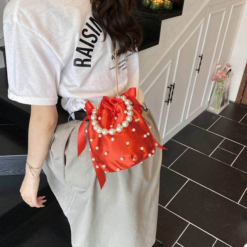 Mini-Eimer-Tasche mit Perlenbesatz Damen Kordelzug Weiches Leder-Look Crossbody Oder Schulter-Stil Street Chic Design