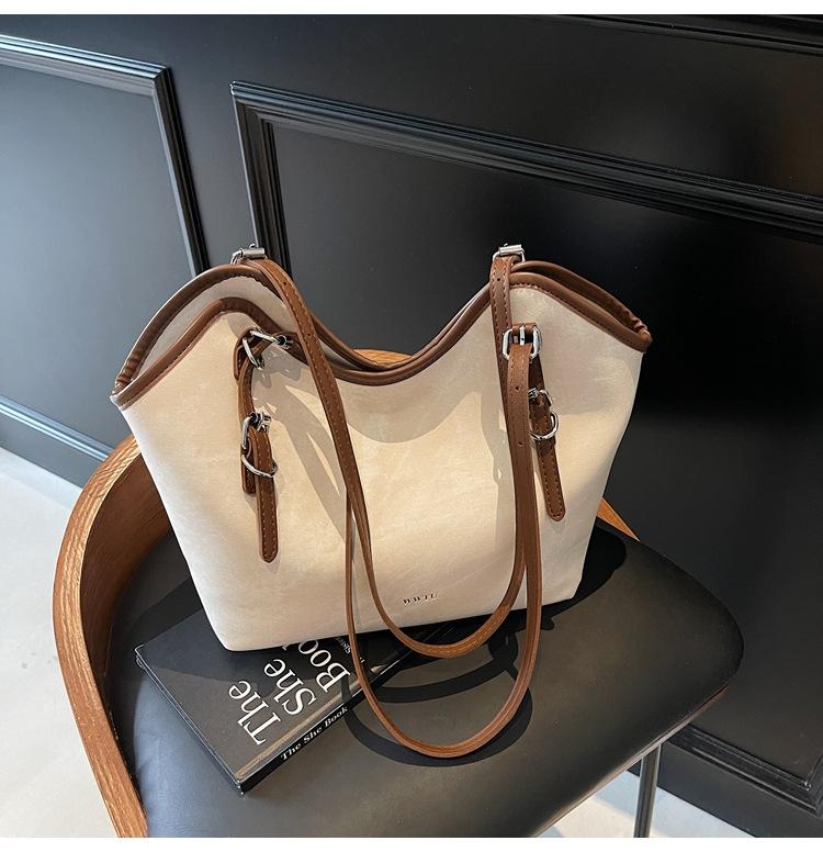 Large capacity underarm bag women's new fashion retro shoulder bag niche versatile commuter tote bag