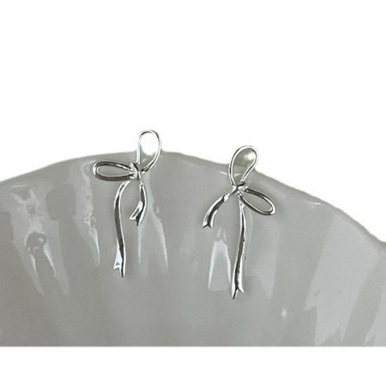 Su Chuang S925 Sterling Silver Bow Stud Earrings for Girls - Elegant, Unique Design with a High-End Feel.