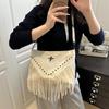 Mode Vintage Leder Umhängetasche Boho Stil Schultertasche Quaste Niete Kreuz Dekor Quadratische Geldbörse Lässige Messenger Bag CLE