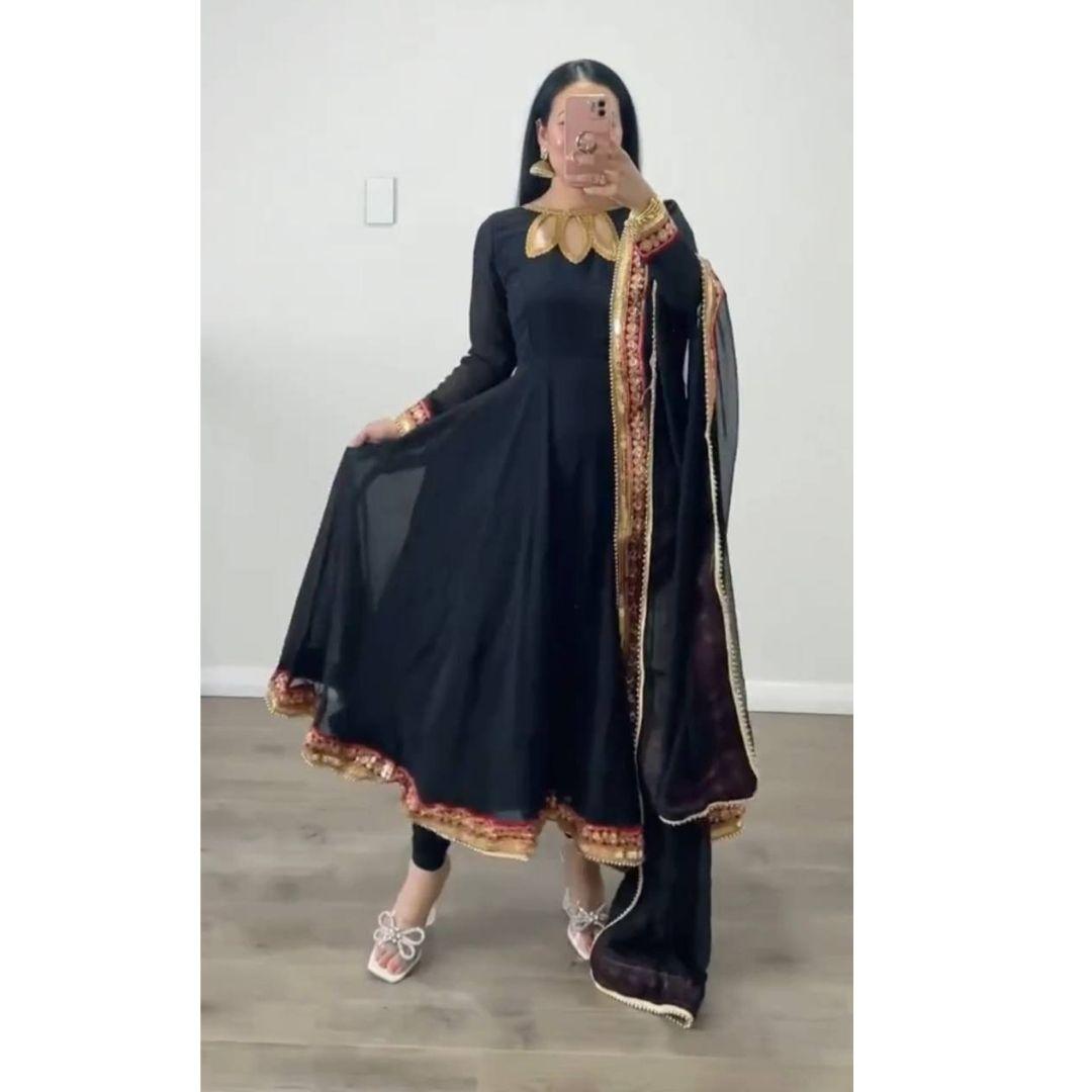 

Разработано платье высочайшего качества с тесно связанными дупаттами.