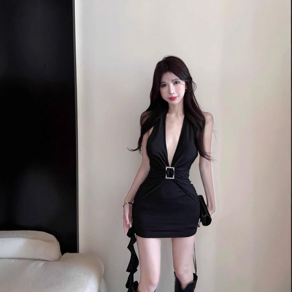 Be careful with the inner battle skirt, deep V-neck lace-up neck dress, women's pure desire sexy backless streamer hip-wrapped short skirt