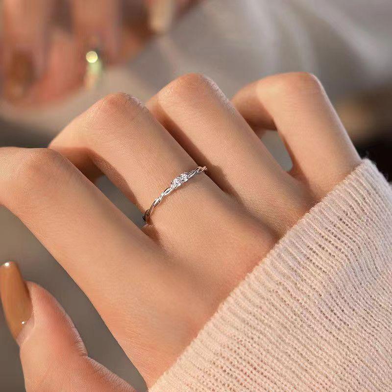 925 Stříbrný Kroucený Dvojitý Diamantový Nastavitelný Prsten pro Ženy - Elegantní & Minimalistický Styl