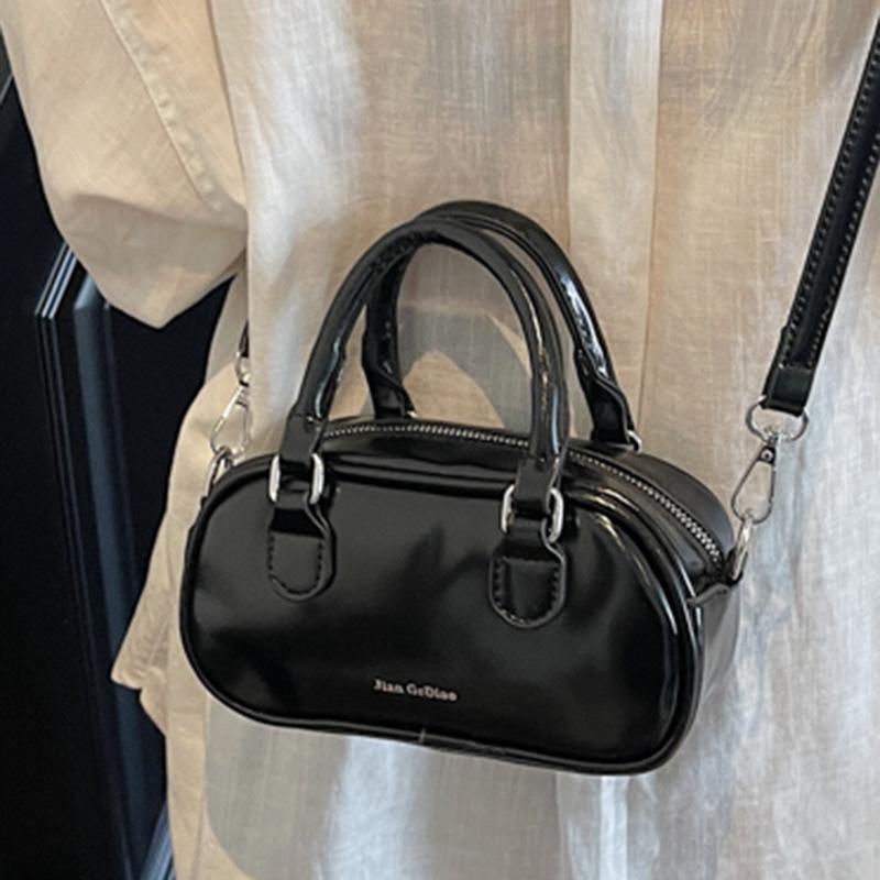 Boston Portable Small Square Bag Women's 2025 New Korean Version Gentle Shoulder Bag Retro Fashion Commuter Messenger Bag