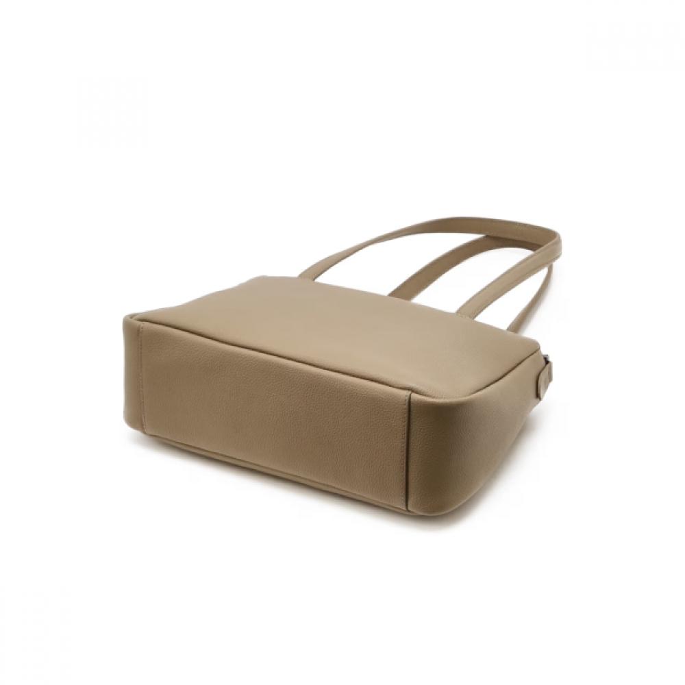 Daks Flap ShOulder Bag M With O lOck decOratiOn tOppe