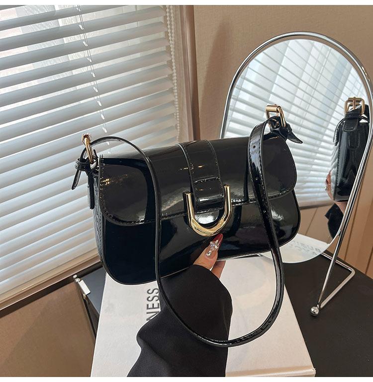 

Корейская версия сумки премиум-класса, женская ретро 2025, сумка-хобо с пряжкой в виде подковы, сумка под мышкой, нишевый дизайн, на плечо, через плечо чёрный