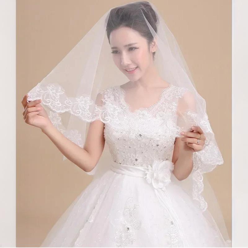Romantic Short Wedding Veil Single Layer Lace Bridal Accessory Soft Tulle Veil for Destination Wedding Brides