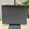[Použité] Pochette Voyage MM 'Černé plátno Damier Graphite' - Vynikající #W0CTLU