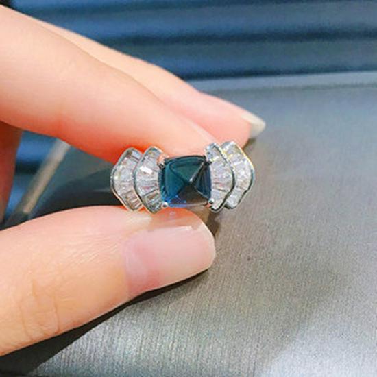 Luxury Zircon Gem Diamond Band Ring with Niche Appeal