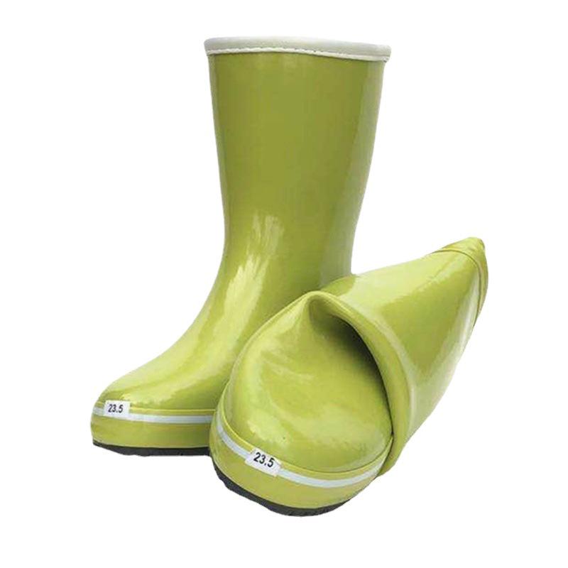 Women's Lightweight Mid-Tube Rubber Rain Boots - Fashionable, Soft, and Sweat-Absorbing for All Seasons.