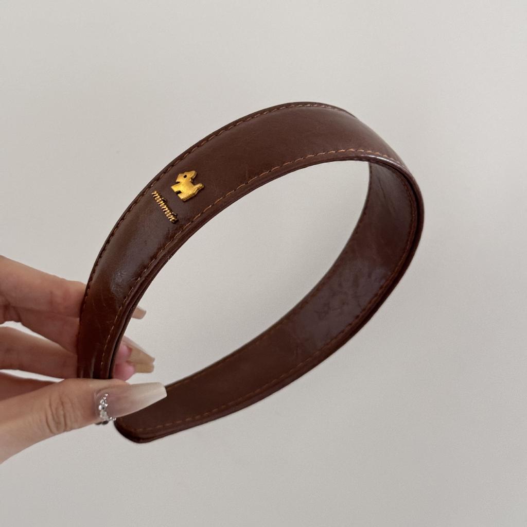 Retro Leder Hundeförmiges Stirnband mit breiter Krempe mit hochwertiger Haptik und einem hohen Stirnband auf dem Oberkopf