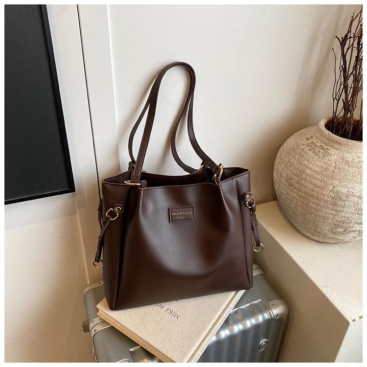 

Ретро популярная сумка женская 2025 новая мода большая вместимость плечевая сумка-мессенджер универсальная студенческая сумка для通勤