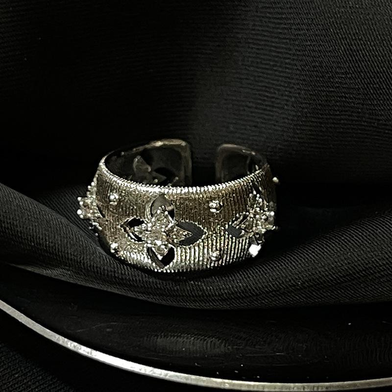 Italian Brushed Hollow Lace Honeycomb Flower Opening Ring Daisy Wide Version Antique Engraved Set Ring Woman