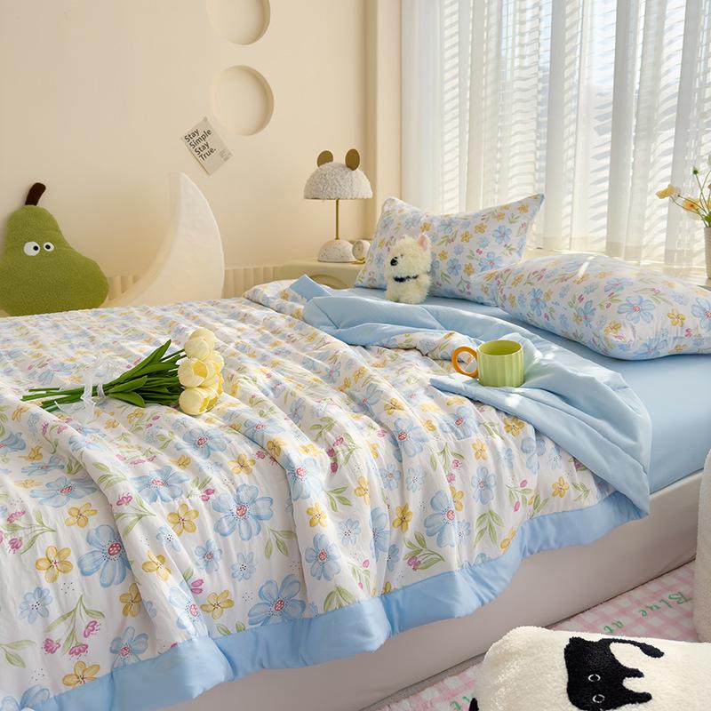 Ultra-Soft Summer Cooling Quilt - Lightweight, Breathable & Skin-Friendly with Embossed Floral Print Design for All Seasons - Perfect for Bedroom