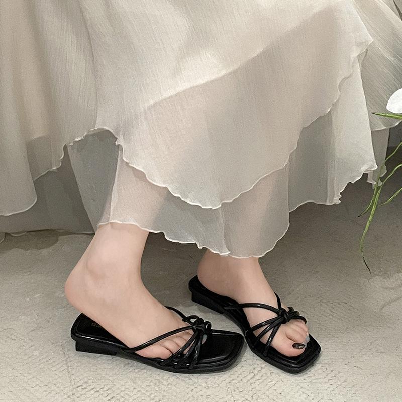 Fashion temperament explosive silver low thick heel slippers women's summer wear 2025 new versatile square head French cool slippers