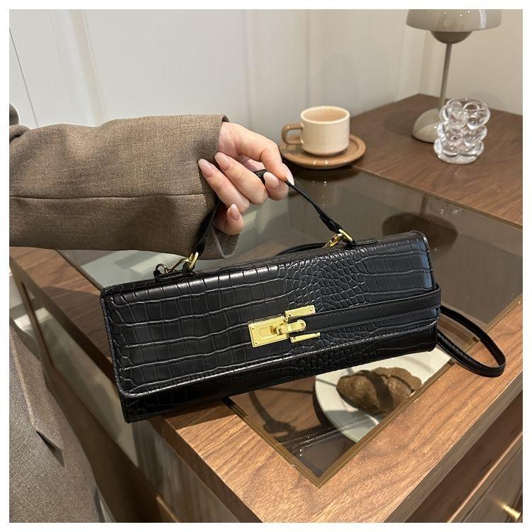 2025 new fashion messenger bag high value foreign exquisite new bag