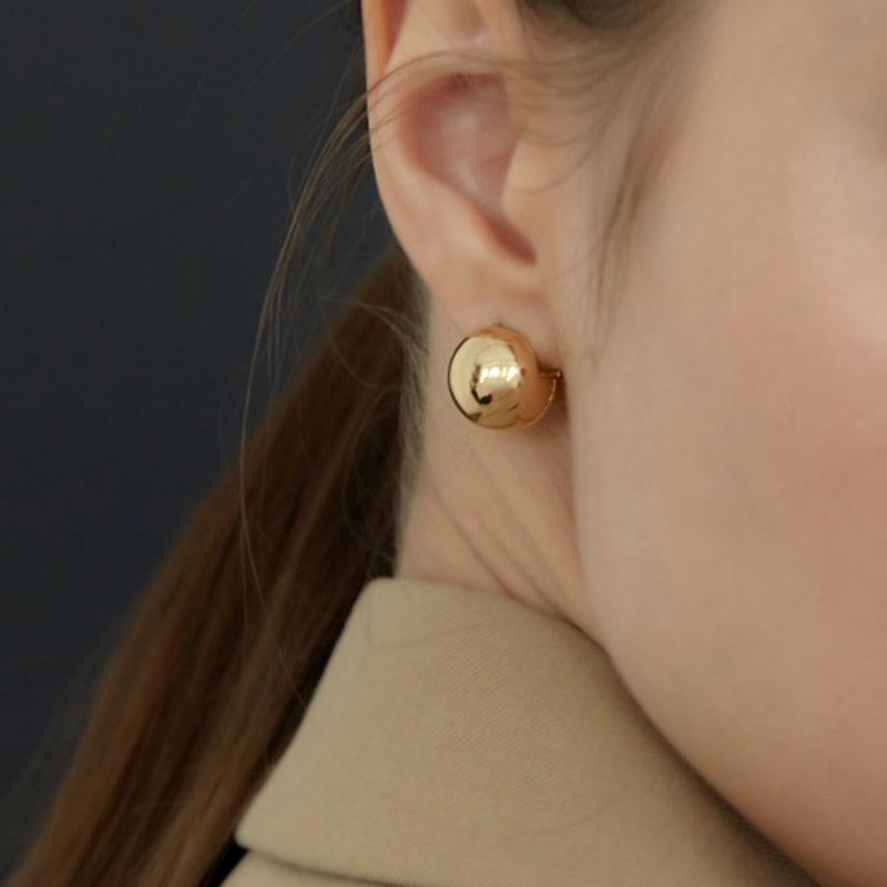 

byweekend 14mm ball touch earring gold