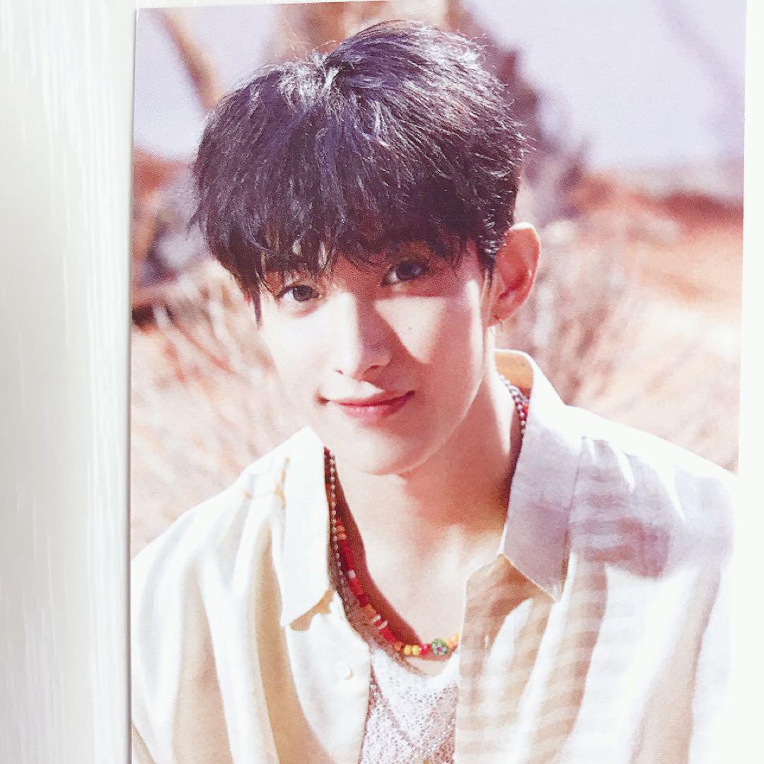 

[ИСПОЛЬЗОВАННАЯ] Карточка SEVENTEEN Dogyeom FACE THE SUN