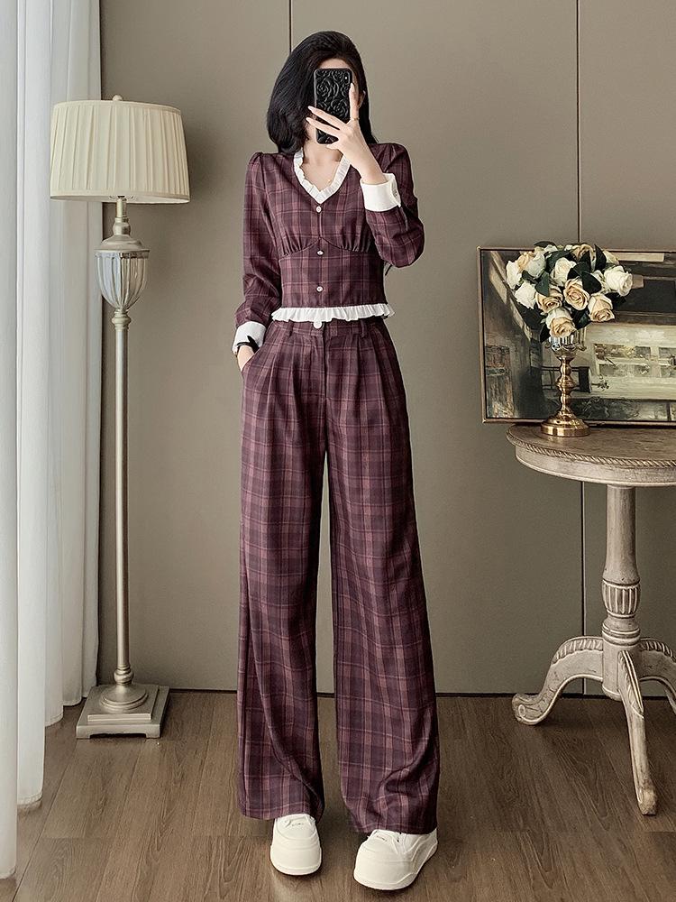

Жіночий ретро-костюм у клітинку з V-подібним вирізом та широкими штанами, осінь 2025 L кавовий