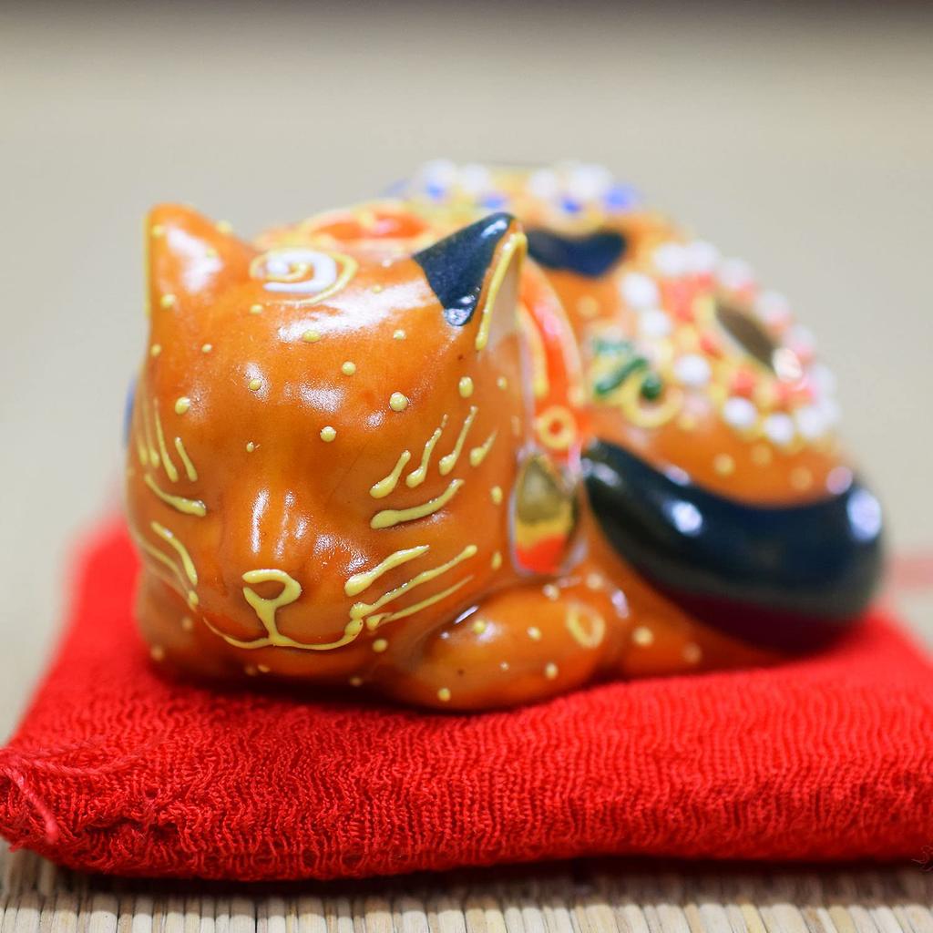 Kutani Ware Sleeping Cat Saki N-016F