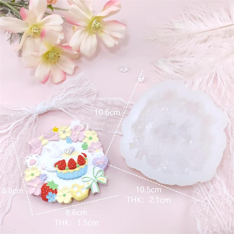 

Силиконовая форма с тиснением «Клубничный кролик» для самодельных ароматерапевтических гипсовых тегов.