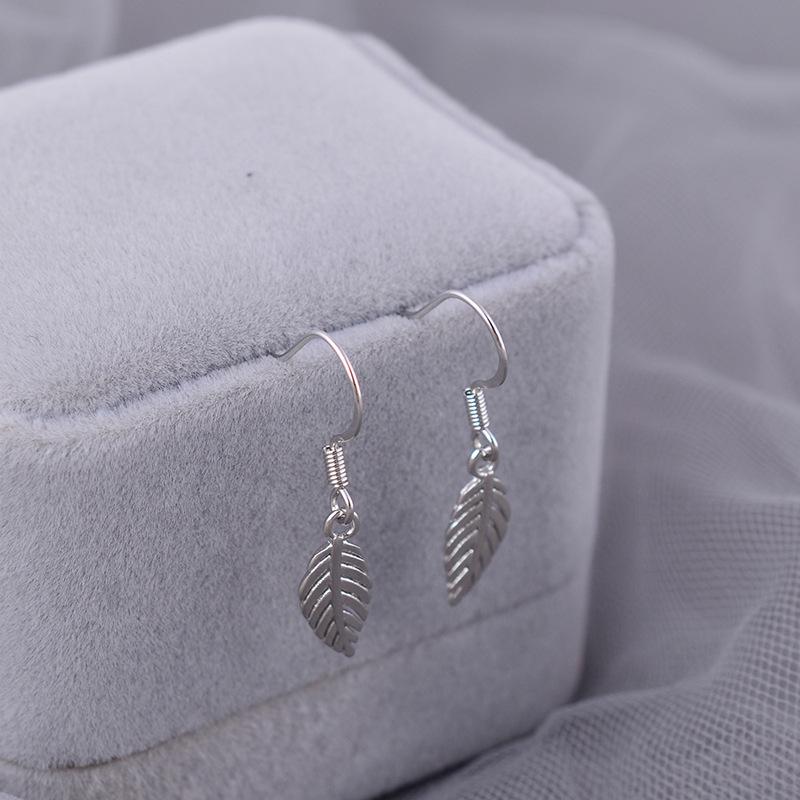 Exquisite Leaf Earrings for Women – Fresh, Sweet, Fashionable, and Individually Trendy Light-Luxury Accessories.